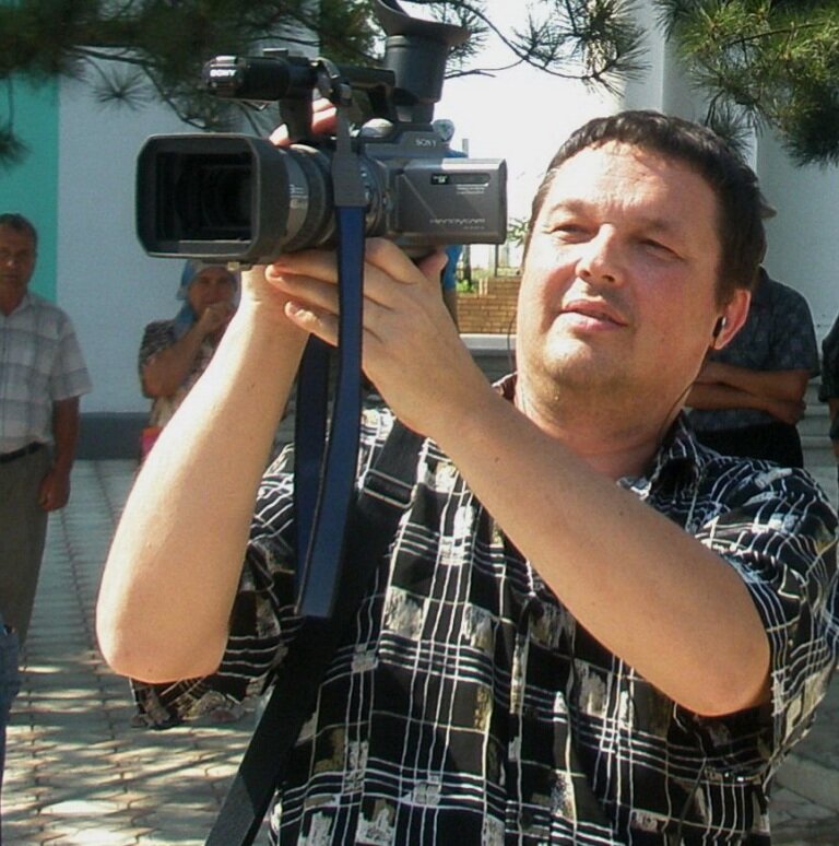 На работе.