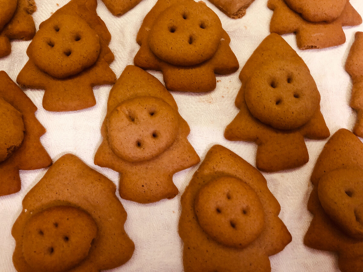 Не все, что мы делаем, непременно учит или развивает нас, есть ещё время на отдых, тишину, общение и с детьми- и вот как раз одно из любимых времяпрепровождений 