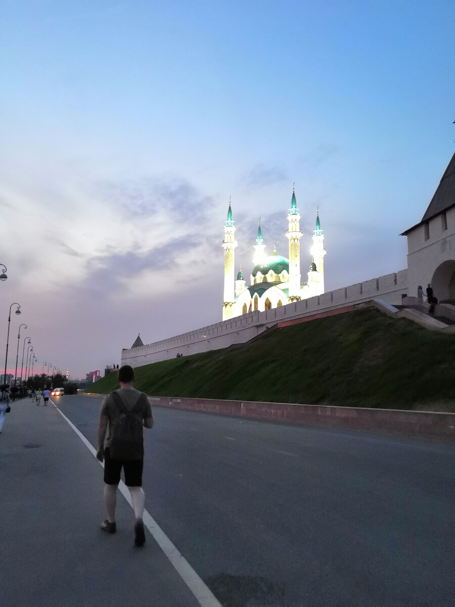 Мечеть Кул Шариф и стена казанского кремля