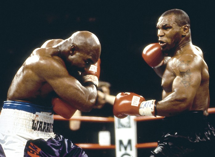 Майк Тайсон и Эвандер Холифилд в своем втором противостоянии 1997-го года