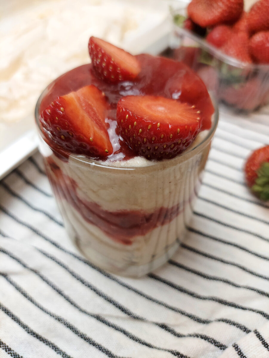 Eton mess десерт