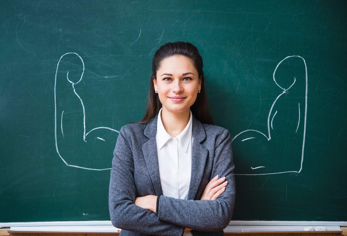 I come in teacher. Учитель улыбается. Современный педагог. Современный учитель. Фотографии учителей.