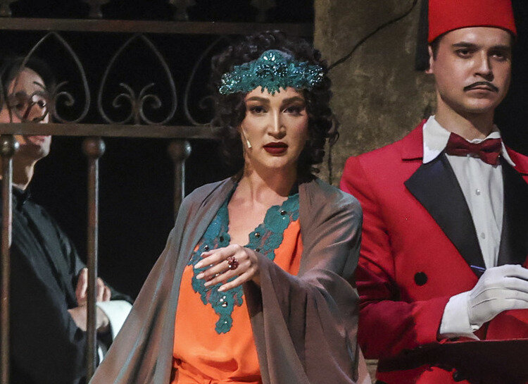 Ольга Бузова спектакль "Чудесный грузин" 2021 Фото: hello.ru