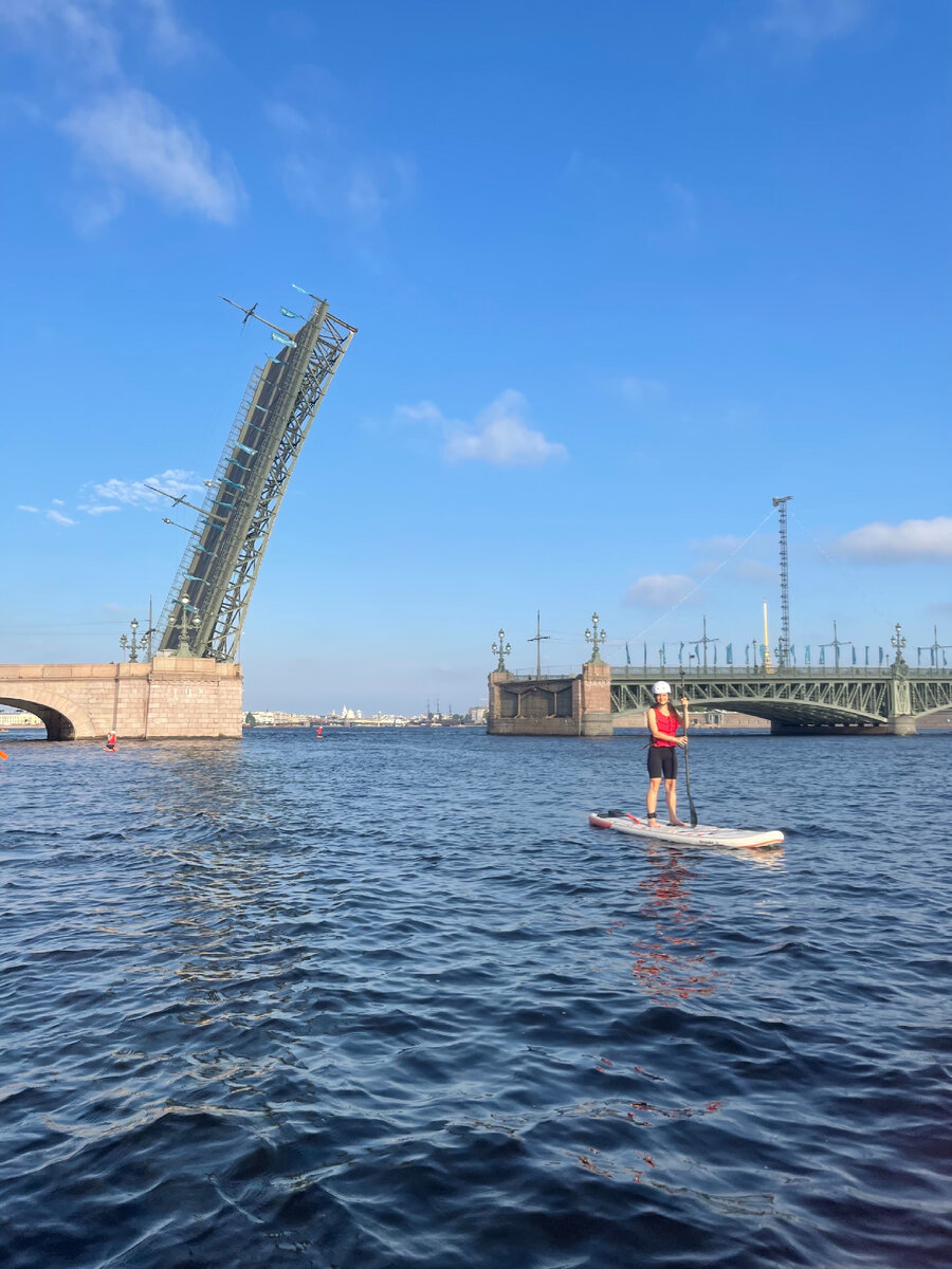 Посчастливилось увидеть разводной мост в 7 утра