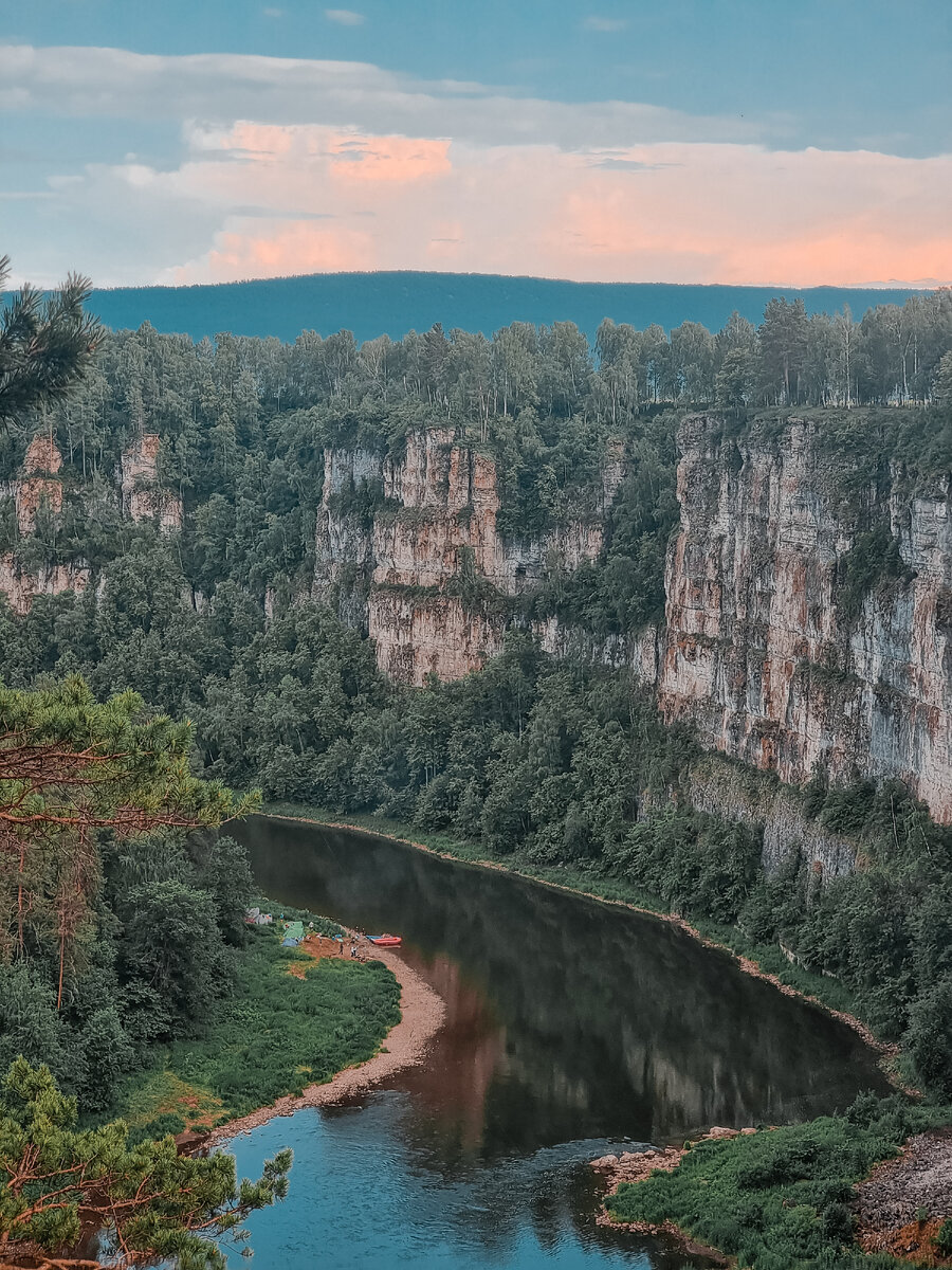 Вот с этого утёса можно прыгнуть банджи.
