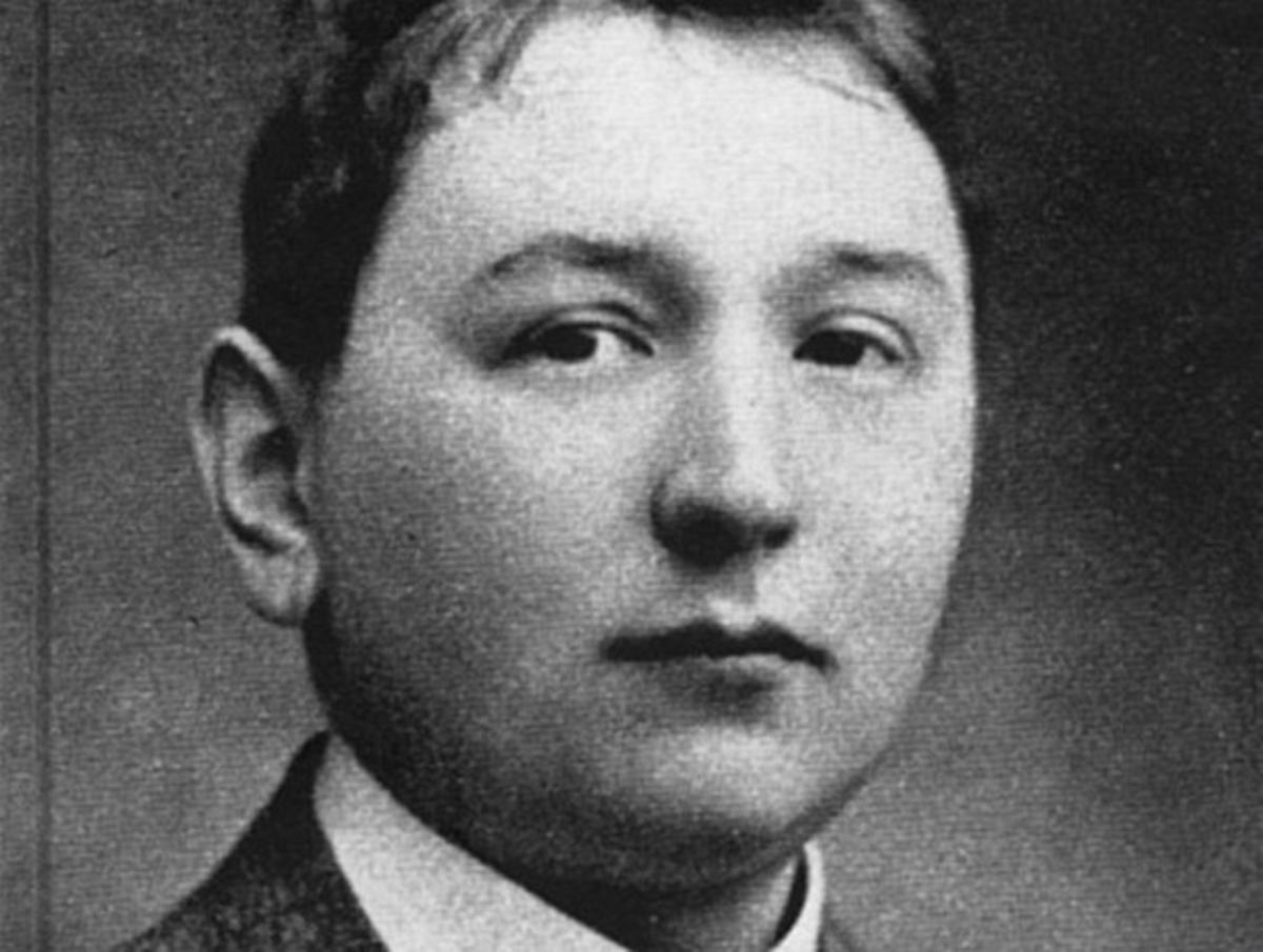 ...Был у нас лейтенант Прохазка, так тот сильно не ругался. Так только скажет, бывало, своему денщику: «Эх ты, очаровательная корова!»