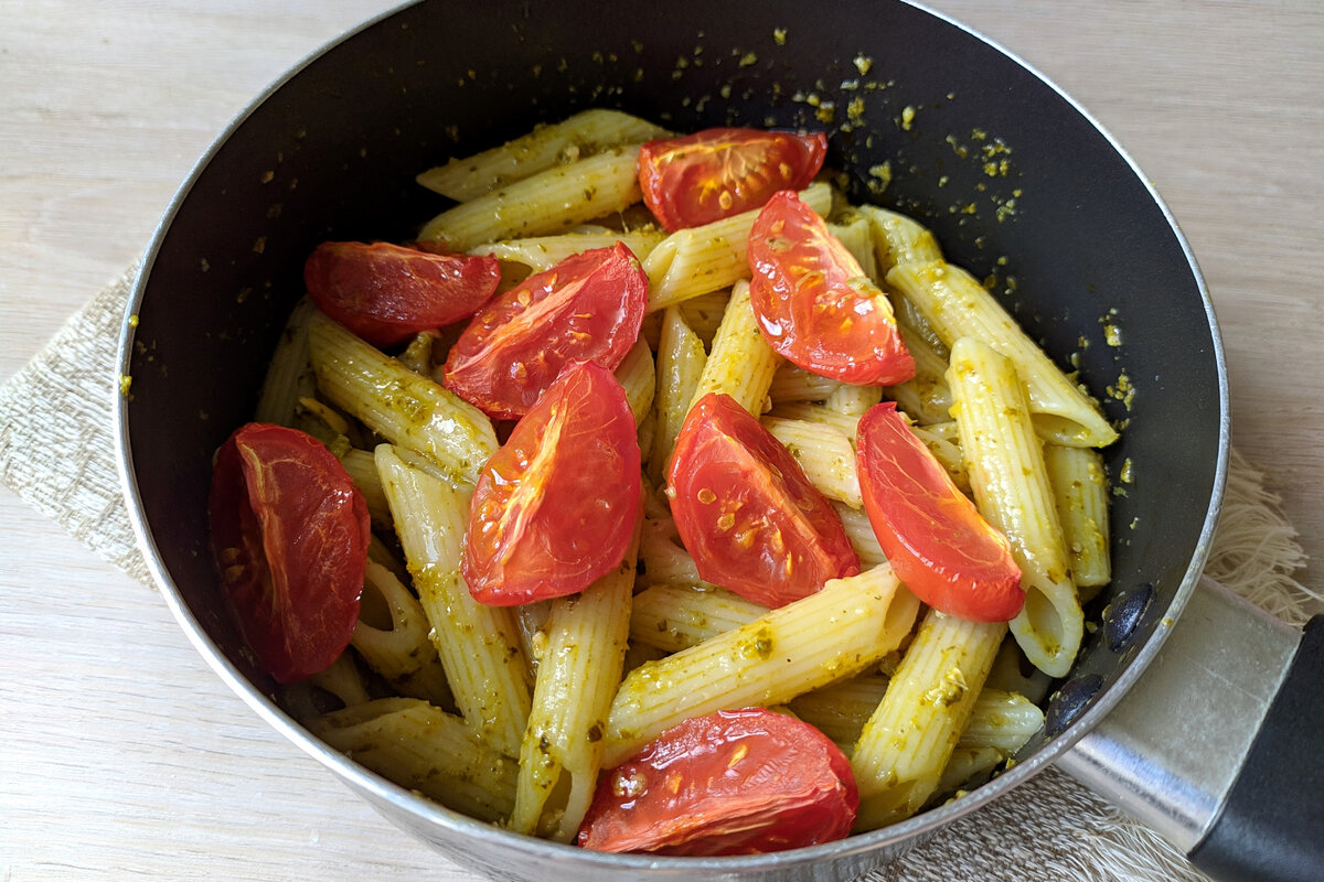 Макароны с помидорами и соусом песто: готовим вкусный и ароматный ужин  всего за 40 минут | Еда на каждый день | Дзен