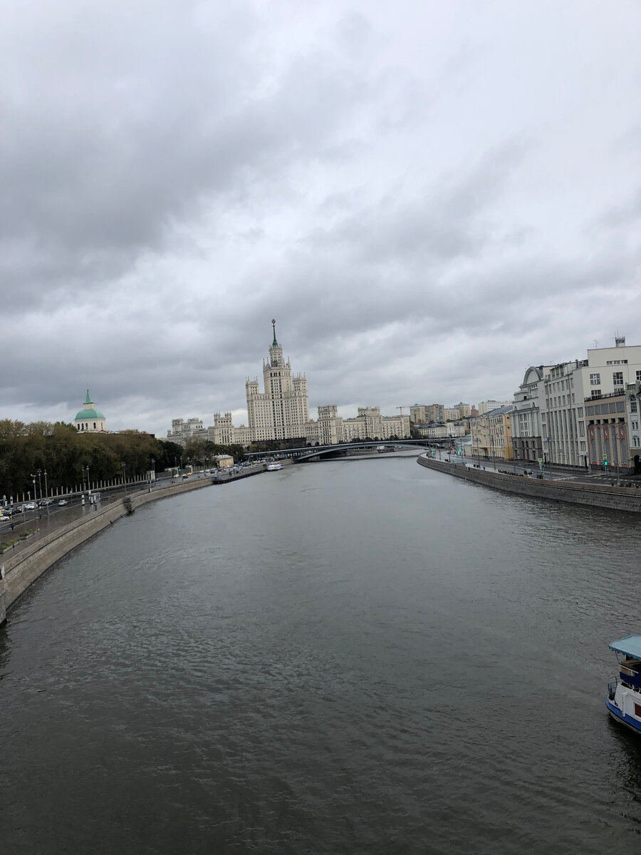 ВИД С ПАРЯЩЕГО МОСТА НА СТАЛИНСКИЙ ДВОРЕЦ