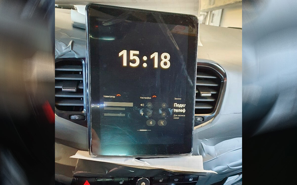 Обновленная Lada Vesta получит вертикальный экран-планшет мультимедийной системы и новый блок управления климатической системой.