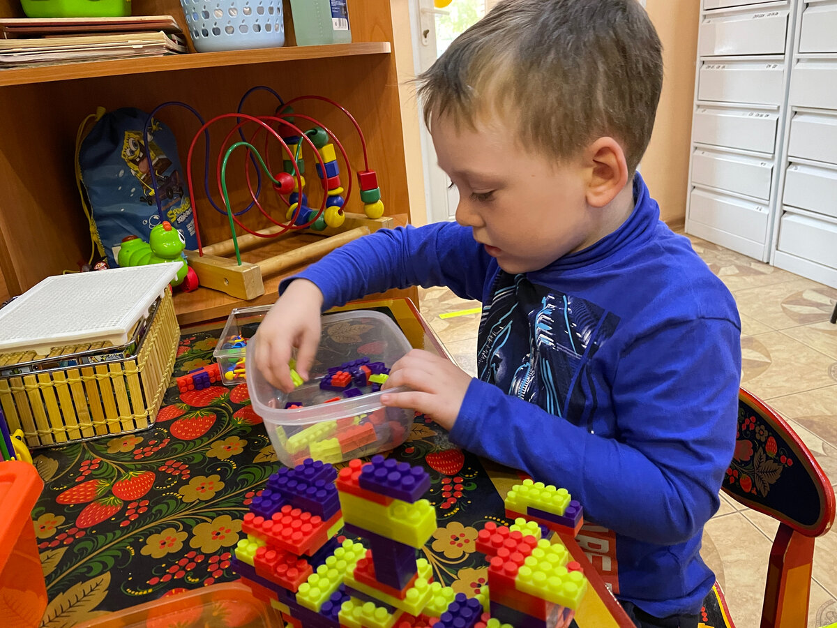 Говорить ребенку, что сейчас будет НЕ больно и НЕ страшно - ошибка! Они все равно услышат только слова больно и страшно. Более тщательно подбирайте фразы