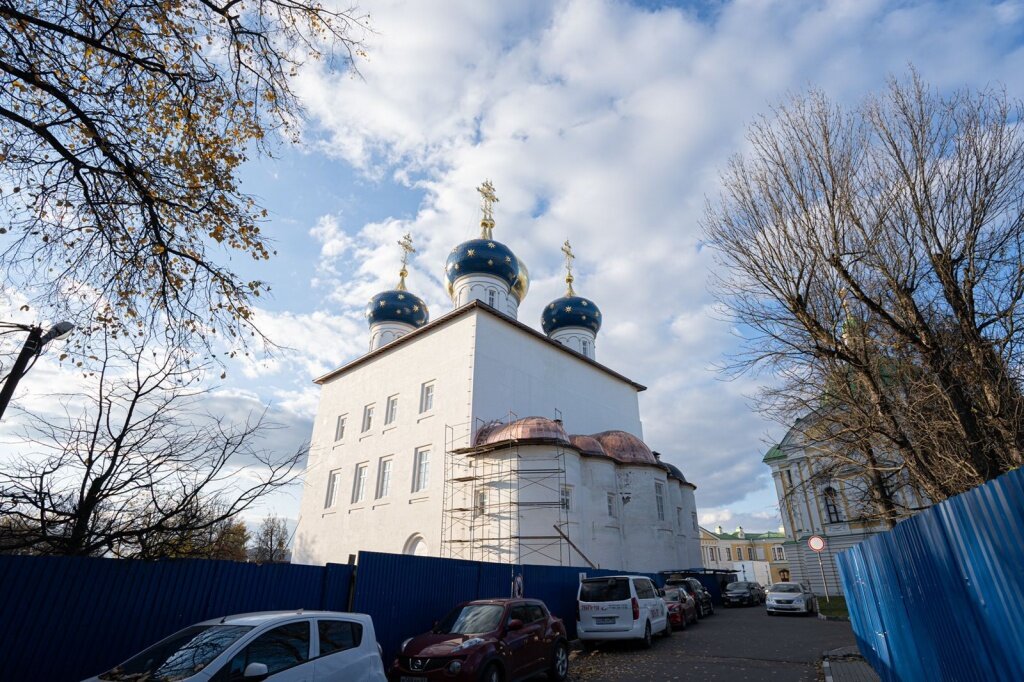 Твери закончены работы на кровле Спасо-Преображенского собора