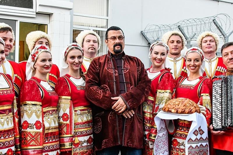 На Рублевке Сигалу хорошо, а на Кубани теплее! Фото: twitter.com