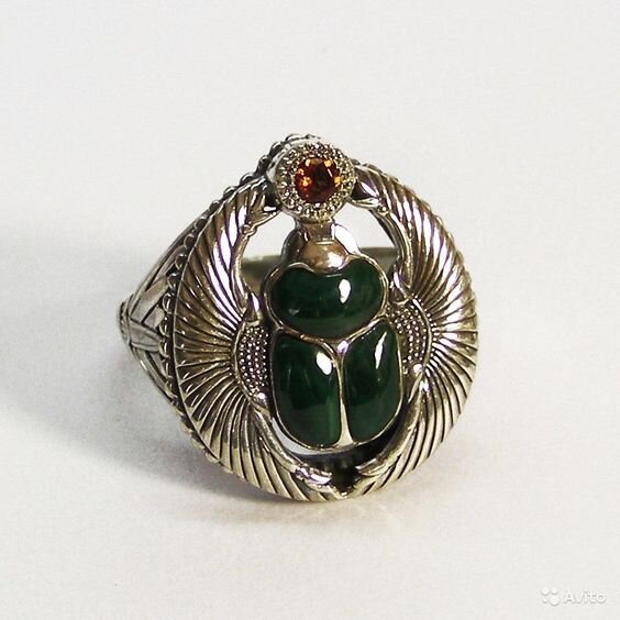 Фото 1 Попробуем построить образ от этого кольца. Какая должна быть одежда, чтобы кольцо не смотрелось само по себе?