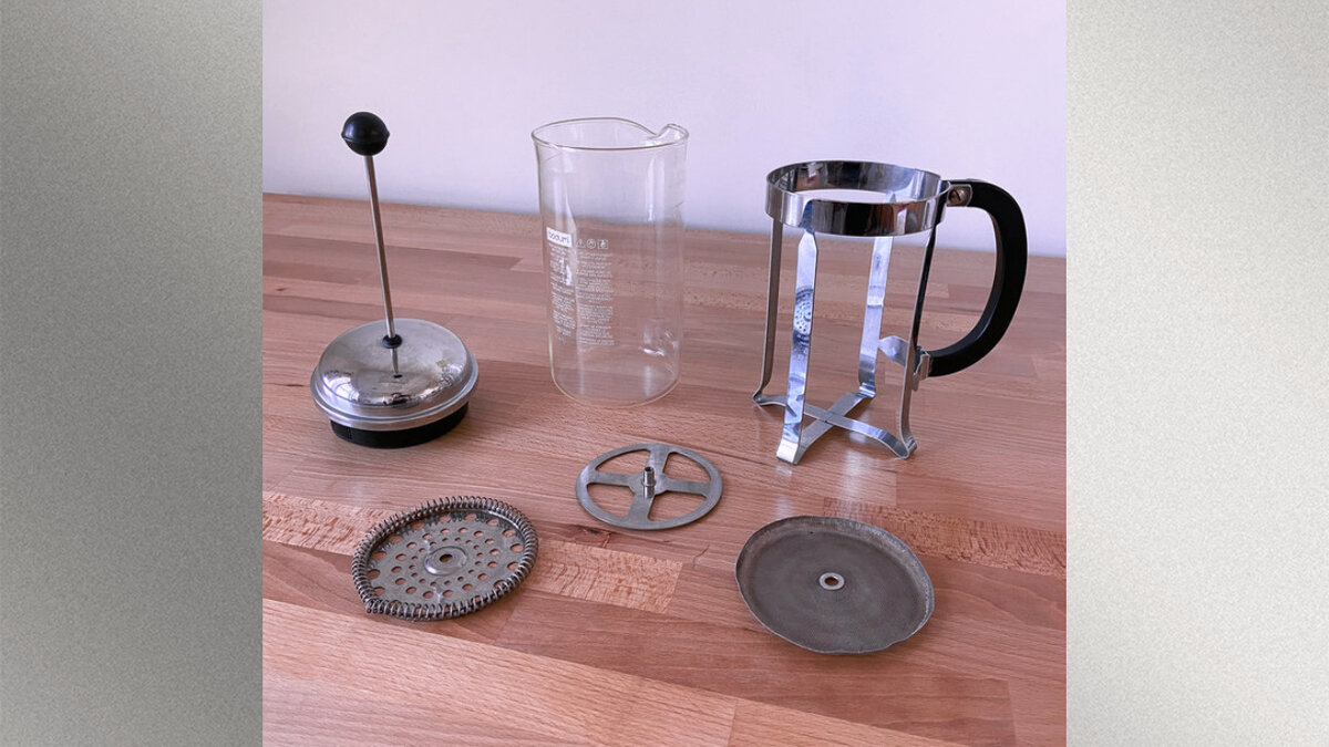 Быстрая и интуитивно понятная разборка моего френч-пресса означает, что я могу легко очистить его и заменить комплектующие или утилизировать его детали по мере необходимости. 