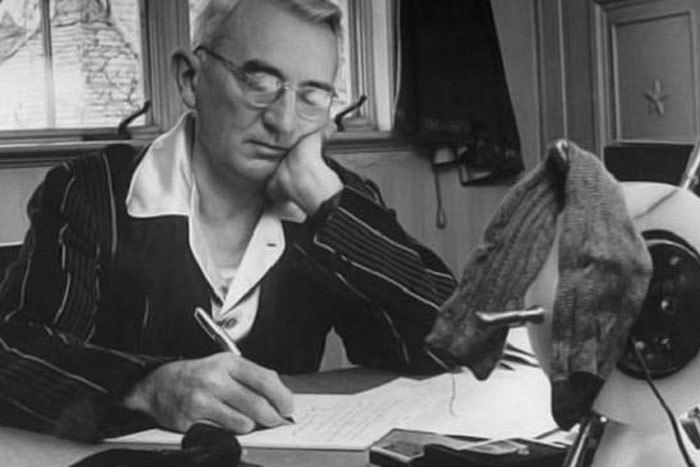 Наверное именно с таким лицом и пишут книги о том, как стать счастливым