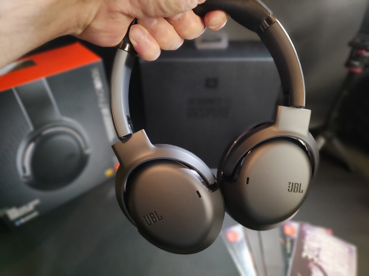 Jbl tour one m2. JBL Tour one.