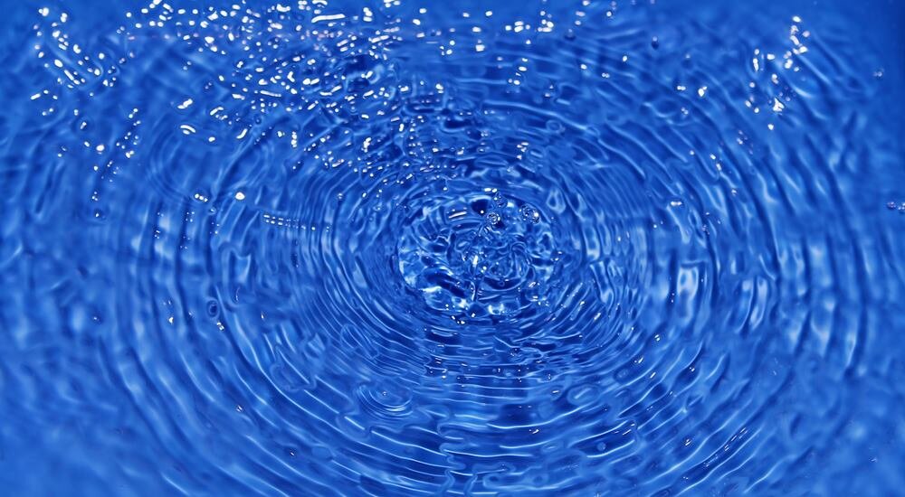 Учёные придумали технологию, которая позволяет извлекать соль из воды без нагревания и дорогостоящих химических реакций. Источник: https://humanstory.ru/science/voda-553