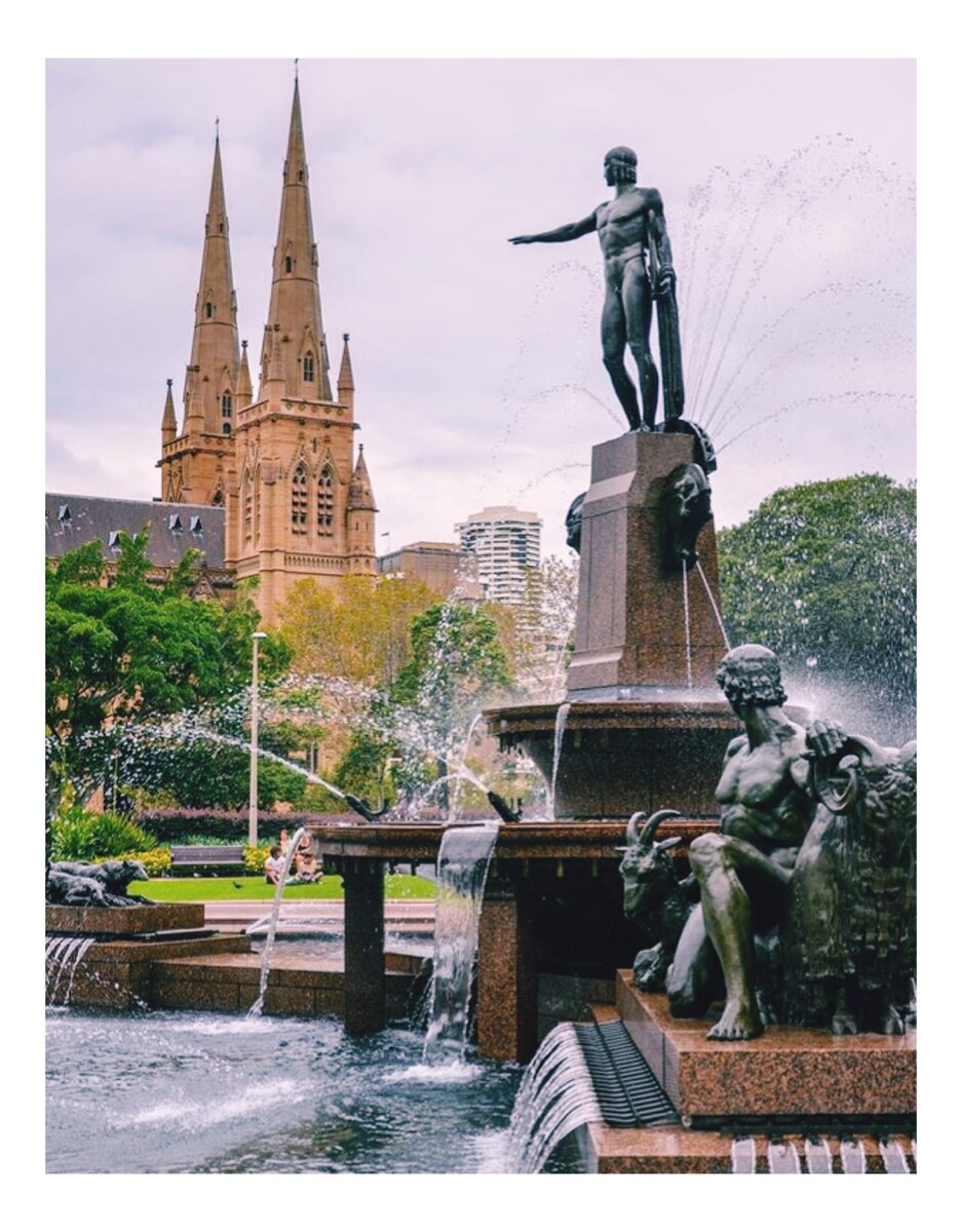 Расскажу вам об одном из любимых мест жителей Сиднея. Это Фонтан Арчибальд, который находится в Гайд-парке в центре города.
