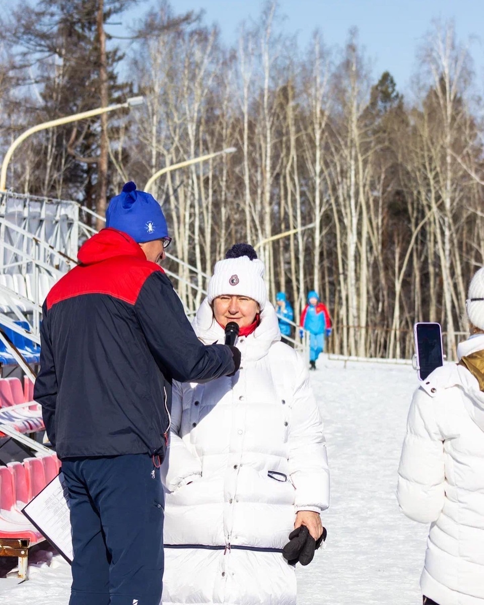 Елена Валерьевна Вяльбе - трёхкратная Олимпийская Чемпионка, четырнадцатикратная Чемпионка мира, президент Федерации лыжных гонок России  на Финале Первенства «На лыжи!» в Ангарске. Март 2022