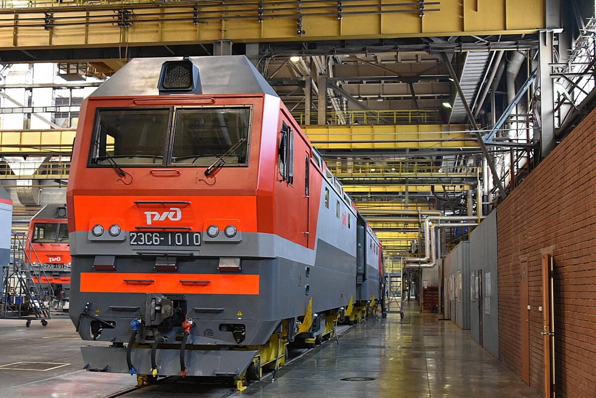 Электровоз 2ЭС6 на площадке «Уральских локомотивов». Источник: Борис Ярков, agenda-u.org