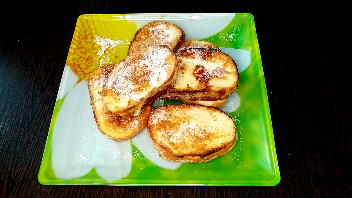 Всем привет! С вами Валентина! Сегодня на завтрак я решила приготовить не законно забытый рецепт жаренного батона в яйце с сахаром. И пусть я вас не удивлю этим рецептом, но поверьте мне это быстро, бюджетно и очень вкусно!