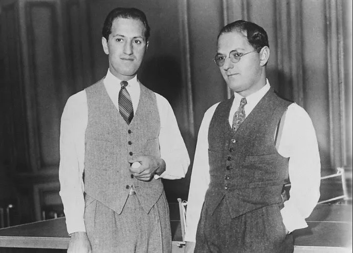 Джорж и Айра Гершвины, два брата Источник Яндекс Картинки