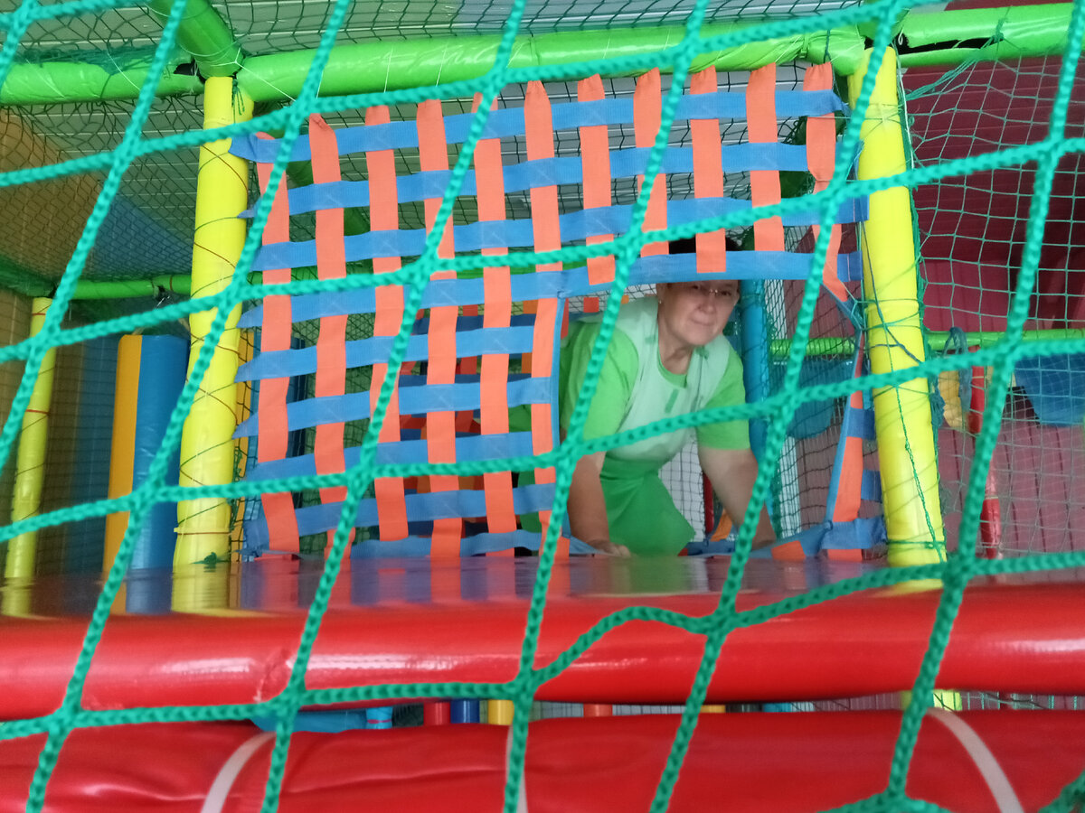 По лабиринтам ползаю с тряпкой)