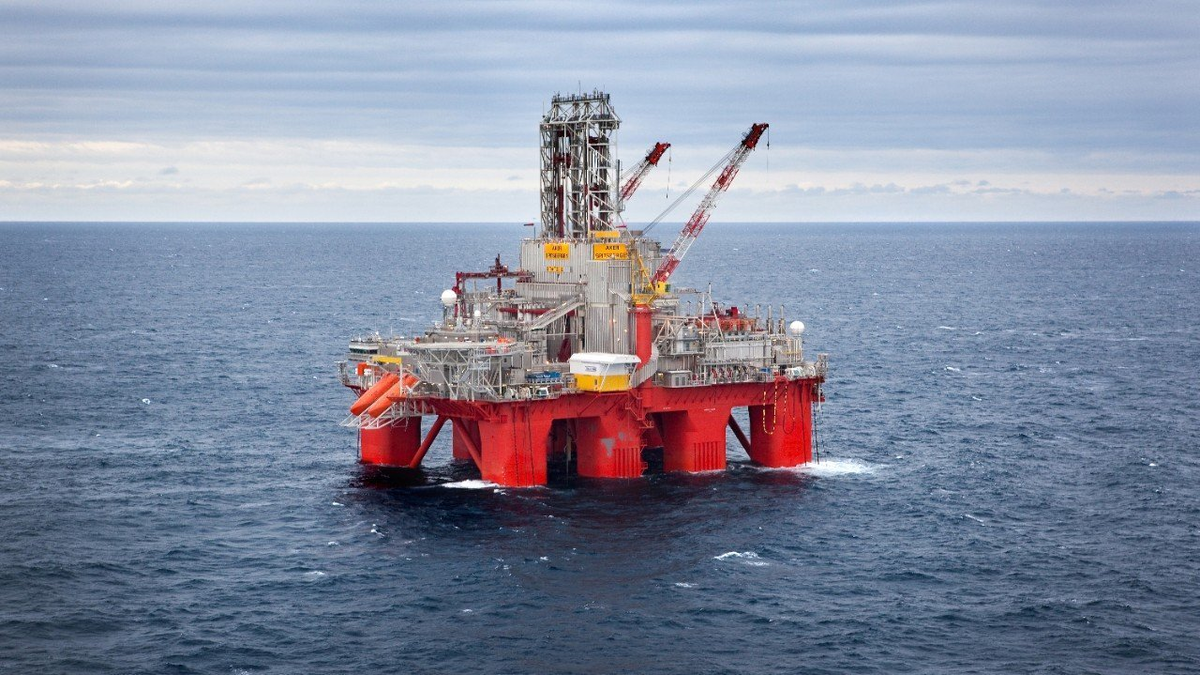 Российские буровые. Добыча нефти на шельфе Норвегия. Нефть на шельфе Северного моря. Норвегия шельфовые месторождения. Буровые платформы в Северном море.
