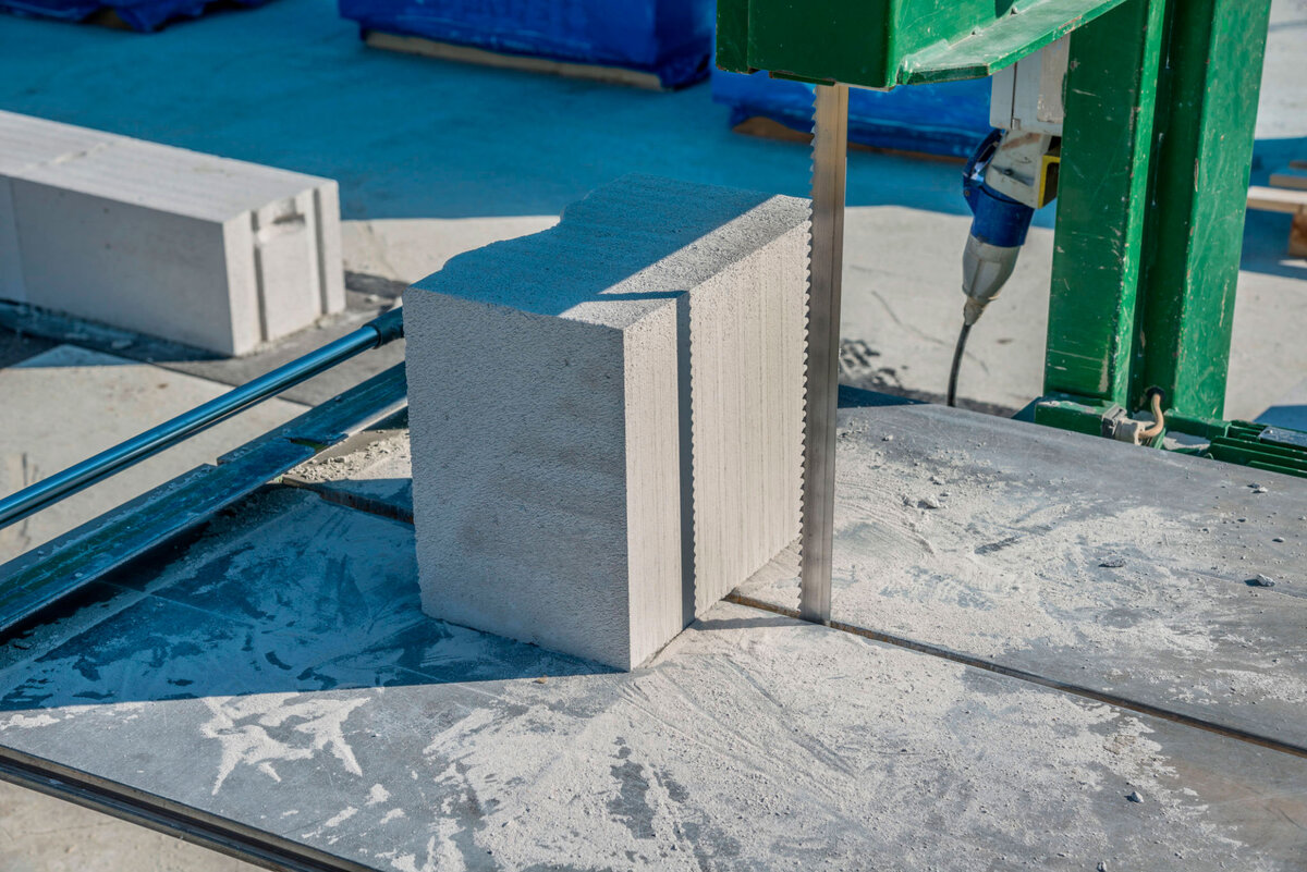 Чем так хорош пенобетон и специальный крепеж для него