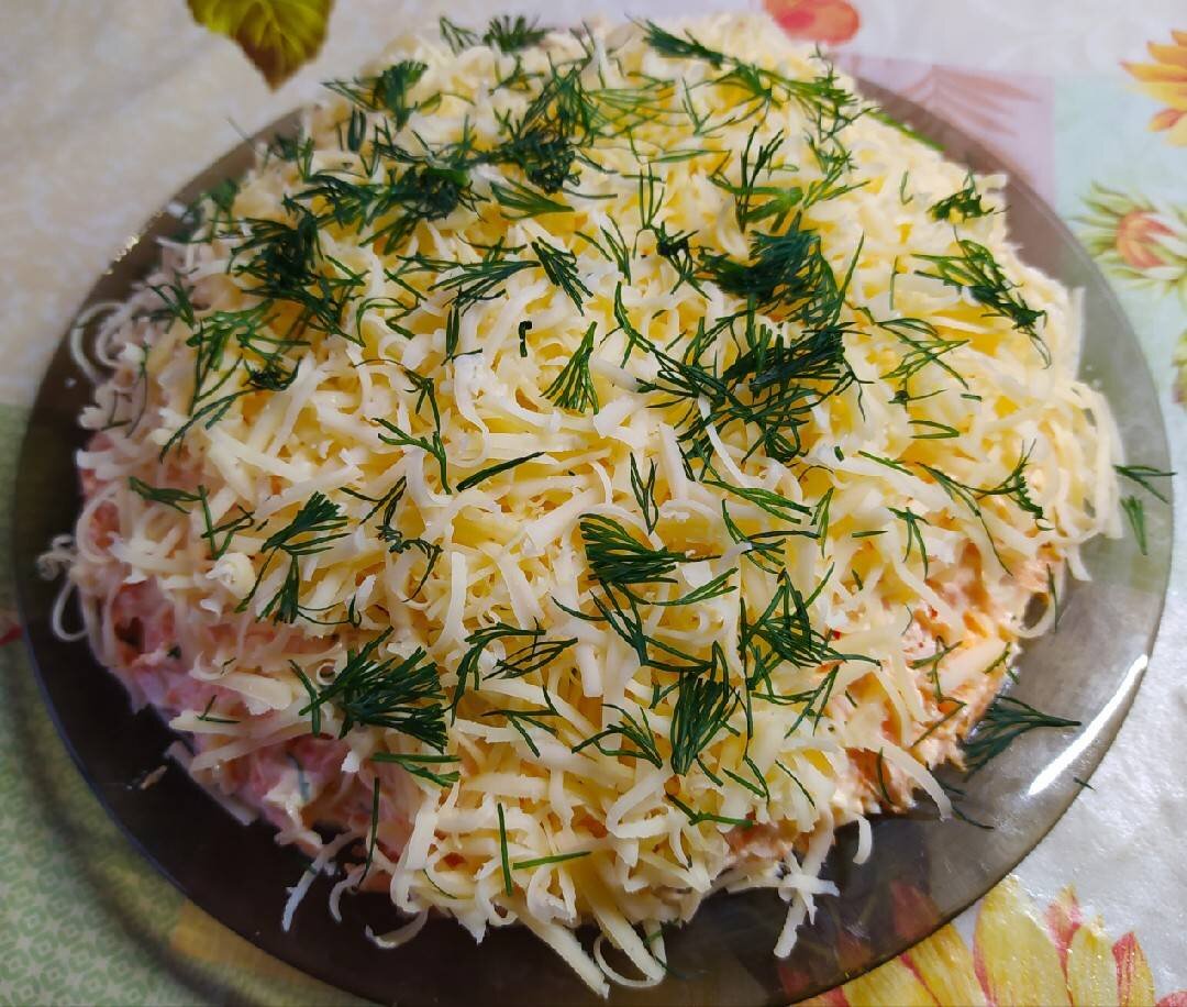 Польский салат с луком и яблоками