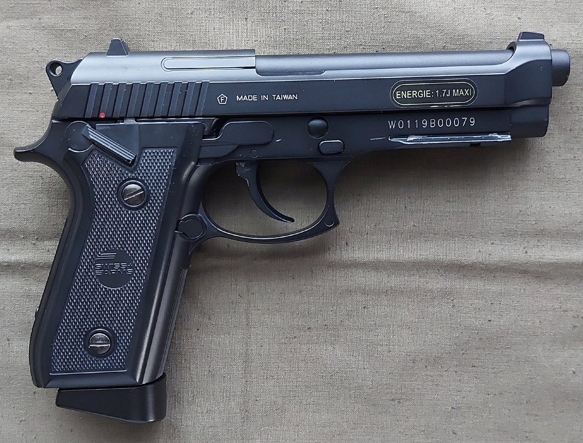 Swiss Arms P92. Очень точная копия огнестрельной Беретты 92.