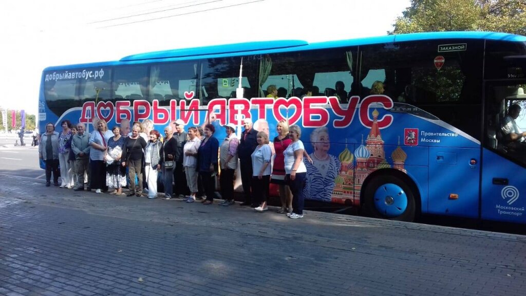Участники "Доброго автобуса" на экскурсии