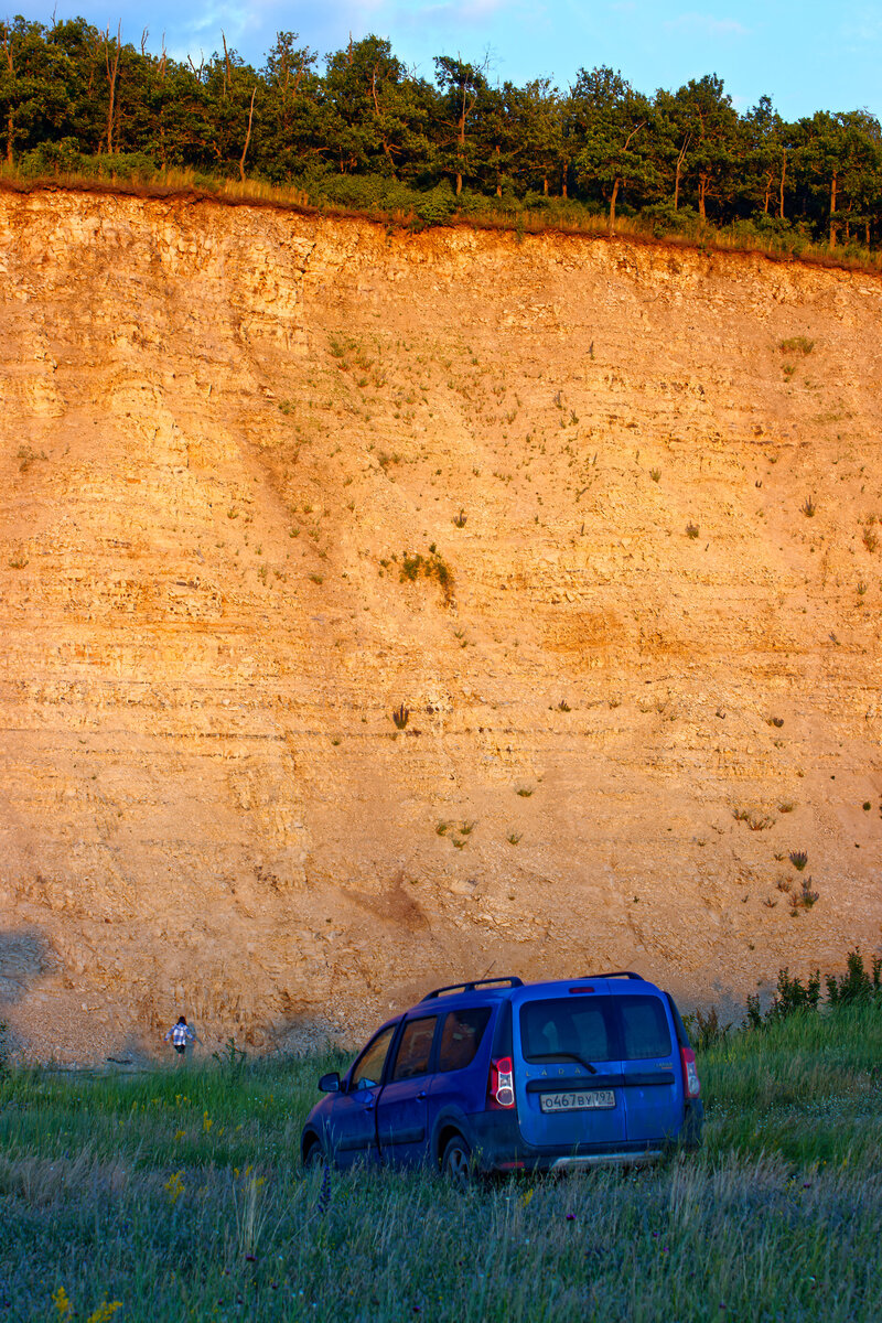 1. Живописная осыпь и закатное солнце.