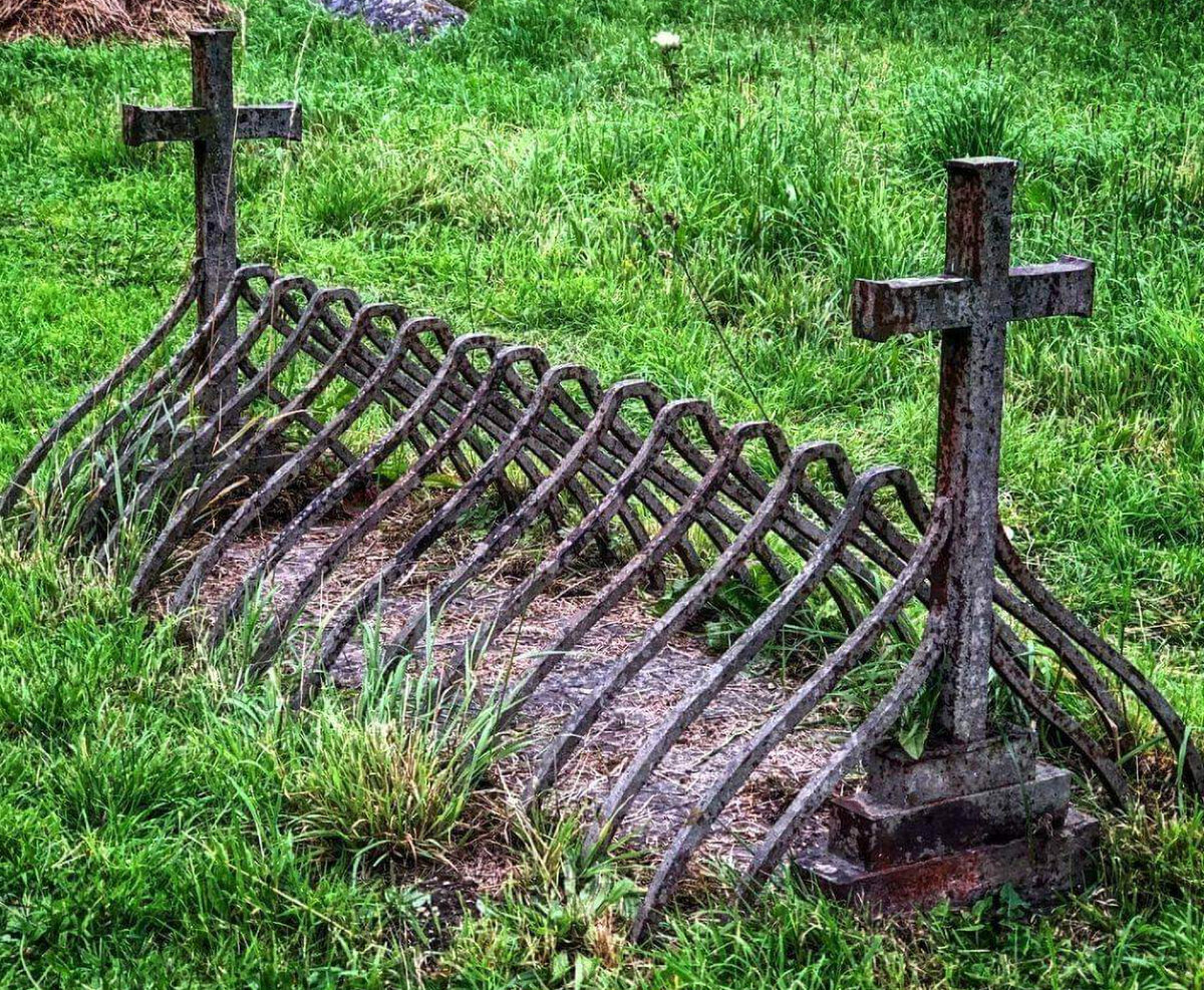 Зачем решетки на могилах женщин в пакистане. Зачем решетки на могилах женщин в пакистане. Зачем решетки на могилах женщин в пакистане. Мортсейф англия. Решетки для могил.