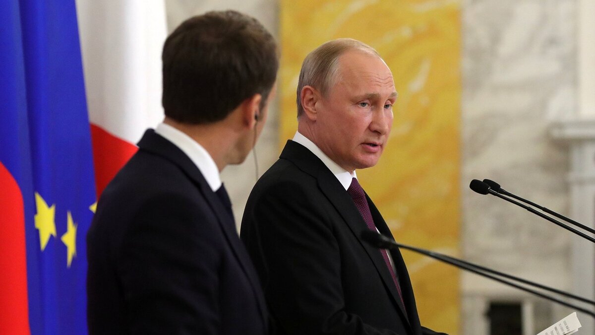    Президент РФ Владимир Путин и президент Франции Эммануэль Макрон© РИА Новости . Михаил Климентьев