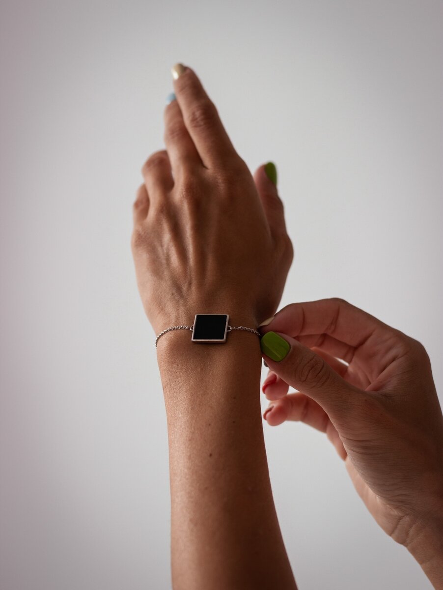 Серебряный браслет "Квадрат" с черным обсидианом