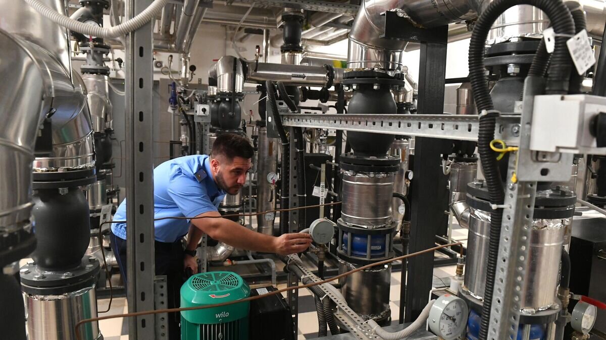    Проверка готовности многоквартирных домов к осенне-зимней эксплуатации© РИА Новости / Михаил Воскресенский