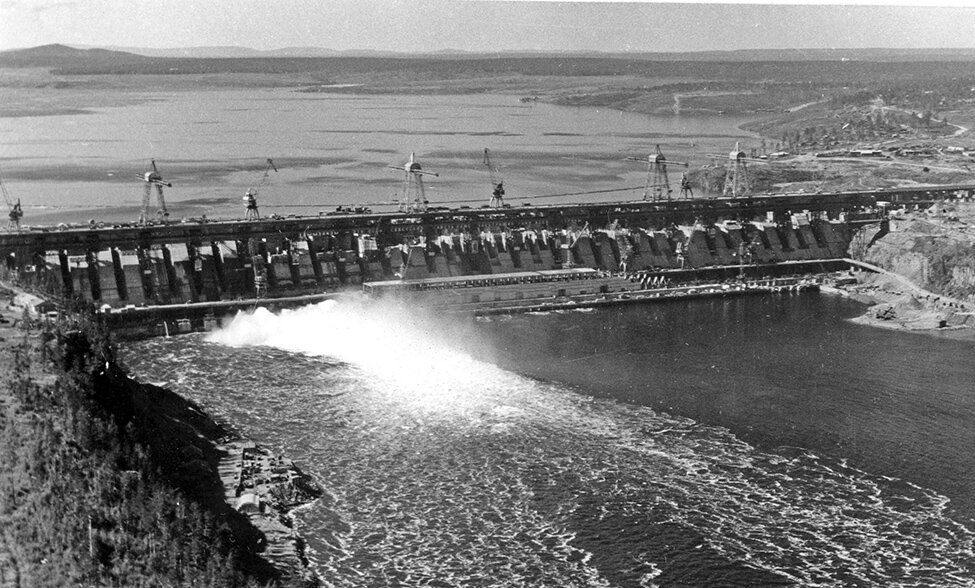 Иркутская гэс строительство. Плотина ГЭС Иркутск. Иркутская ГЭС В 1950. Иркутская ГЭС 1960. Иркутская плотина ГЭС история.