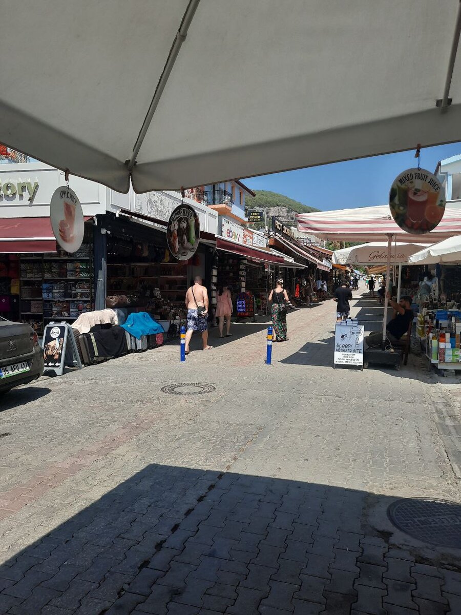 Рынок по дороге к пляжу. Олюдениз. Турция