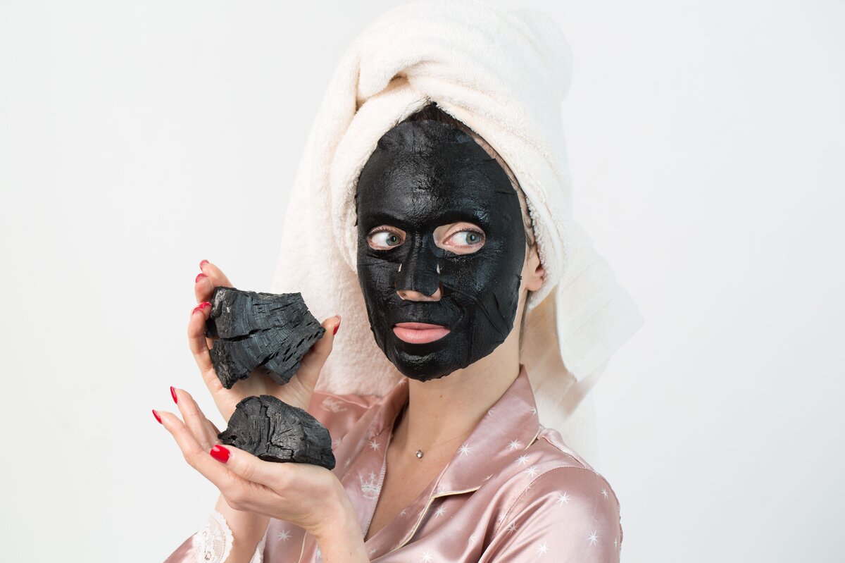     Сила природы: почему почти каждой девушке нужна косметика с древесным углем и кто станет исключением