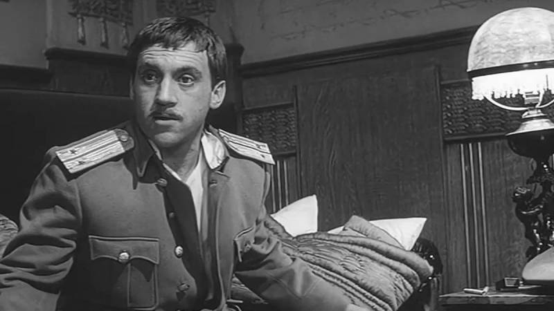 Высоцкий служили два товарища. Ролан быков в фильме служили два товарища. Служили два товарища поручик брусенцов. Янковский служили два товарища. Служили два то.