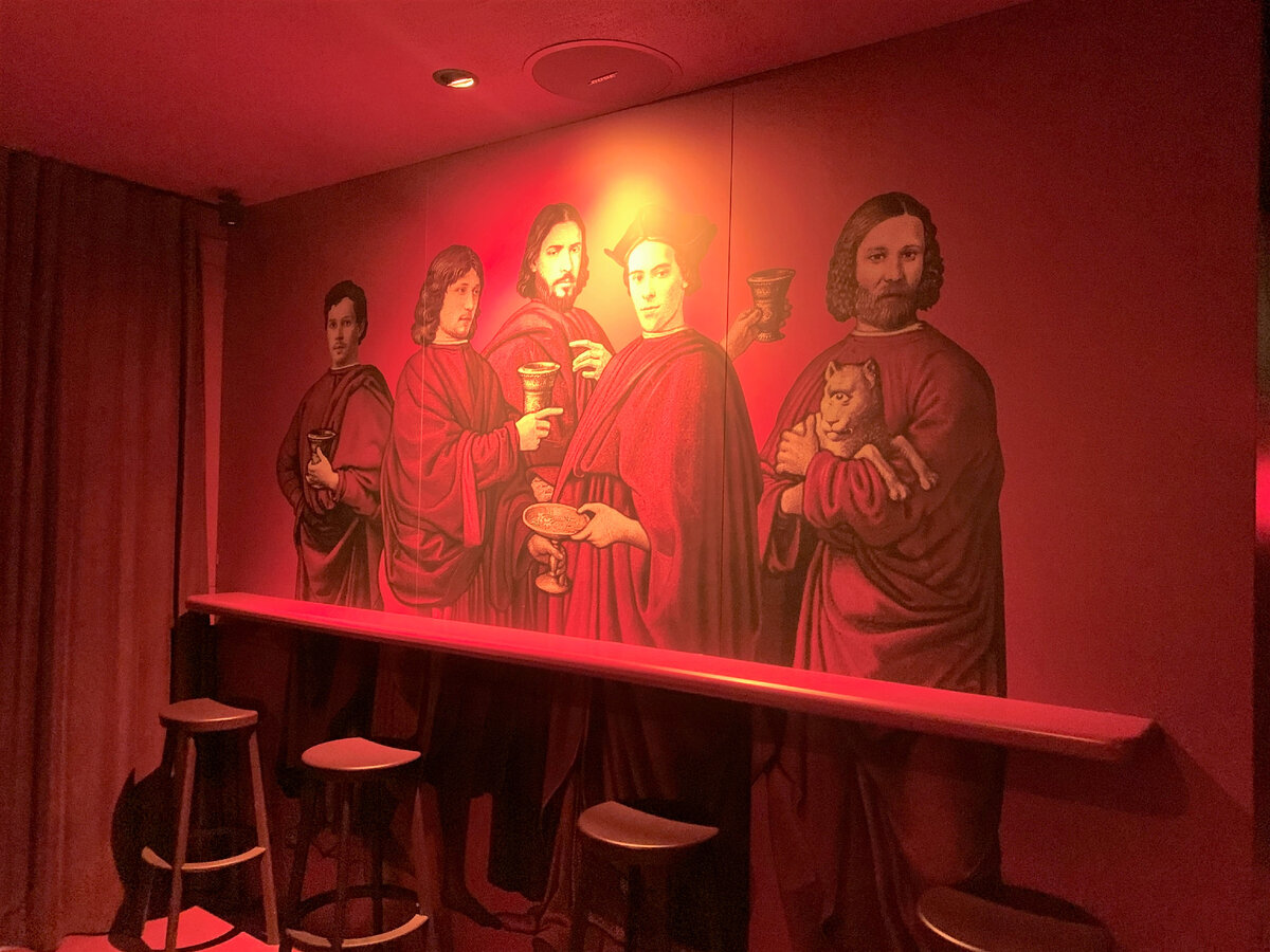 Основатели ресторана-клуба в ренессансных луках