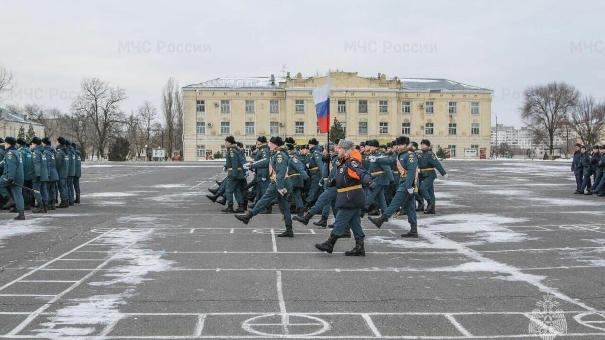     Парад пройдет на площади Павших борцов в Волгограде 2 февраля. Приурочен он будет к 80-летию победы в Сталинградской битве. Спасатели уже во всю готовятся к торжественному мероприятию, сообщает региональное ГУ МЧС.
