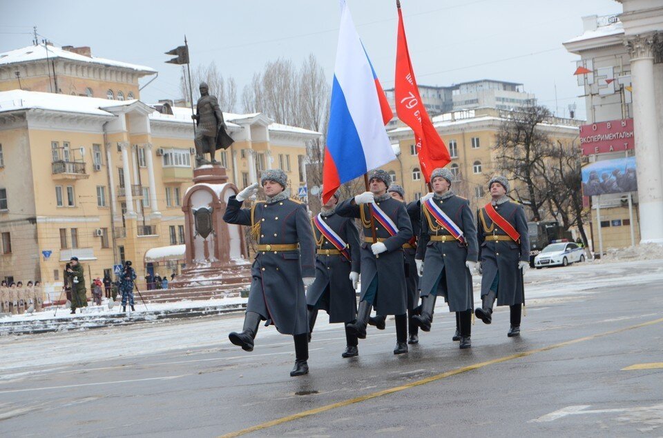     Откроет парад знаменная группа с копией Знамени Победы. Геннадий БИСЕНОВ