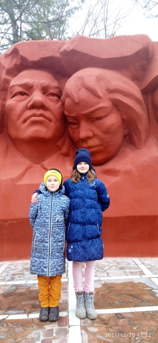 у Вечного огня в Элисте