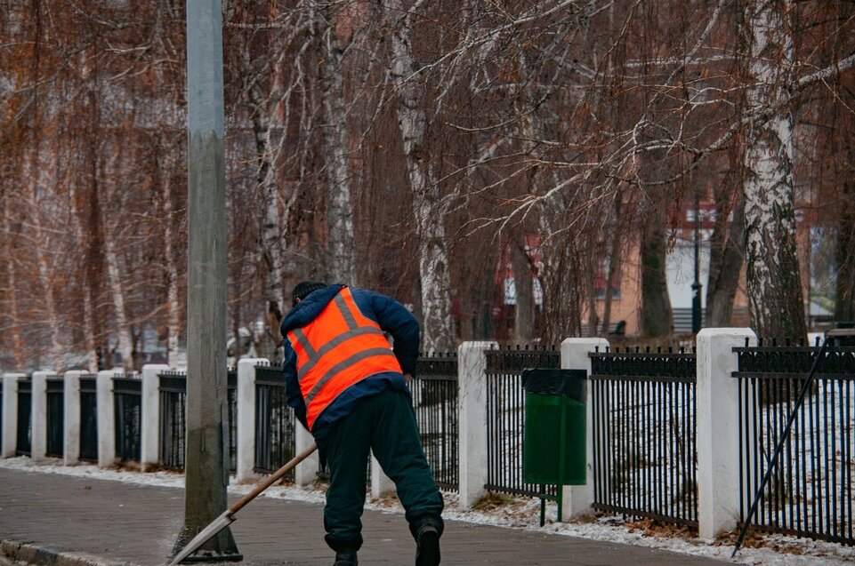     Беглов рассказал Путину, сколько будут получать дворники в Петербурге  GLOBAL LOOK PRESS