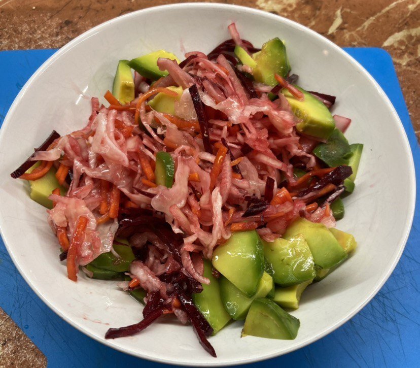 Мой любимый зимний салат. Да, забыла посыпать молотым семенем льна. А вы не забудьте посыпать молотым семенем льна