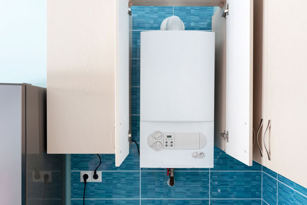 Словосочетанием «газовая колонка» обычно называют проточный газовый водонагреватель, который устанавливают для обогрева воды в домах, не подключенных к централизованному отоплению.-2