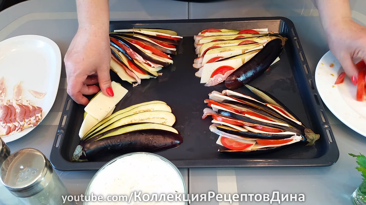 Баклажаны с беконом, помидорами и сыром в духовке
