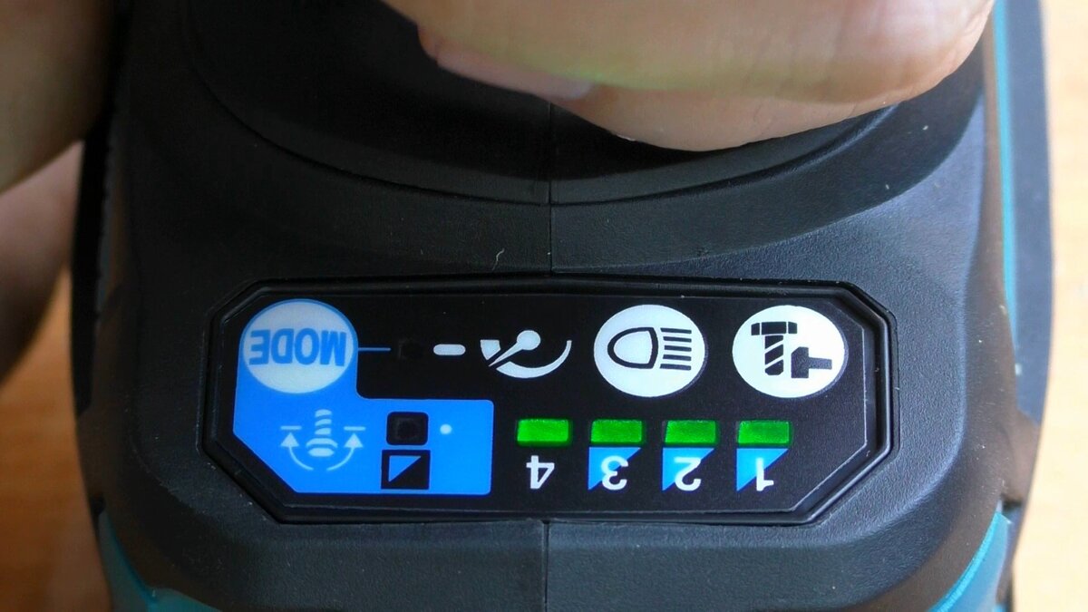 панель управления гайковерта Makita DTW700